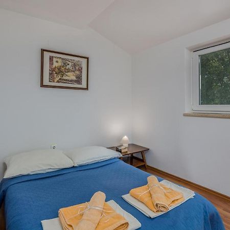Nice Apartment In Malinska Dubasnica With Kitchen 외부 사진