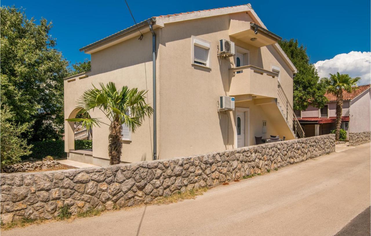 Nice Apartment In Malinska Dubasnica With Kitchen 외부 사진