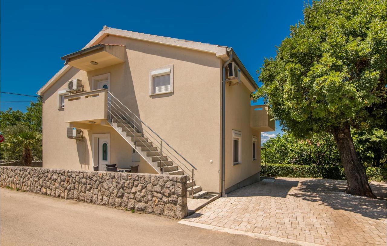 Nice Apartment In Malinska Dubasnica With Kitchen 외부 사진