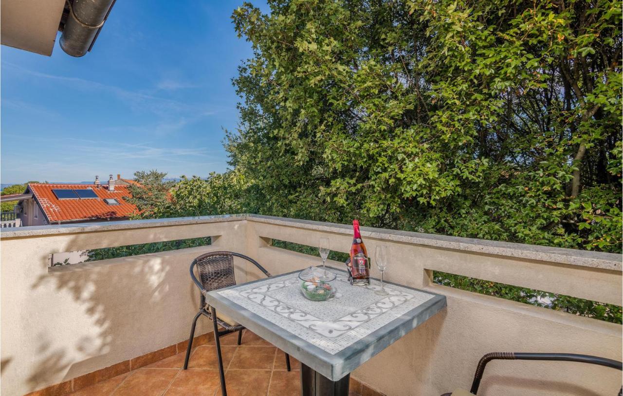 Nice Apartment In Malinska Dubasnica With Kitchen 외부 사진